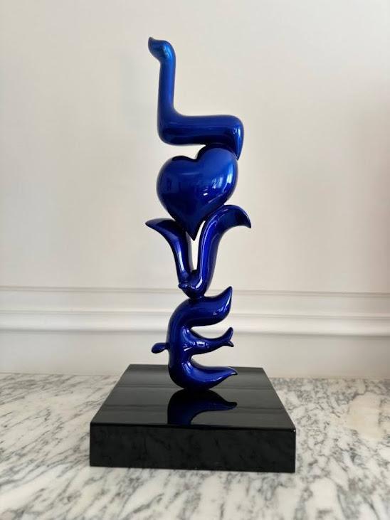 LOVE SCULPTURE BLUE